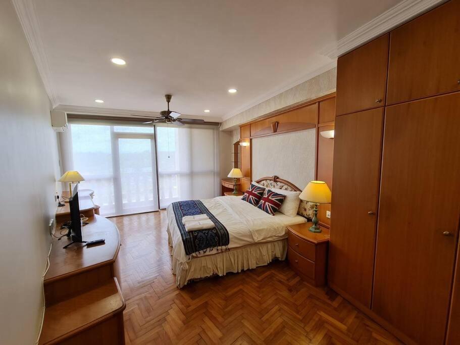 Lovely Waterfront Riverbank Suite With Pool Кучінг Екстер'єр фото