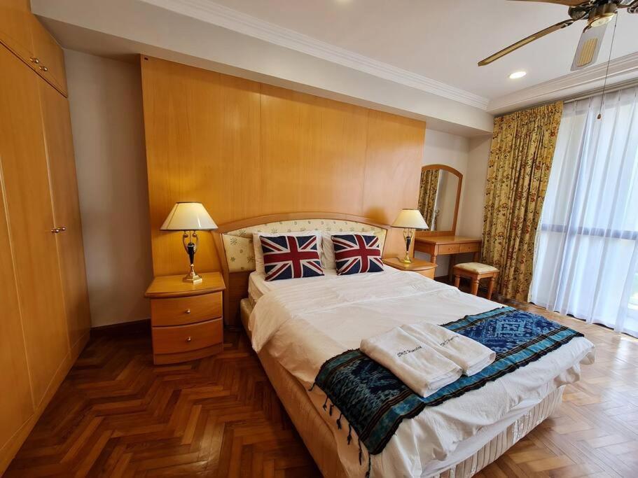 Lovely Waterfront Riverbank Suite With Pool Кучінг Екстер'єр фото